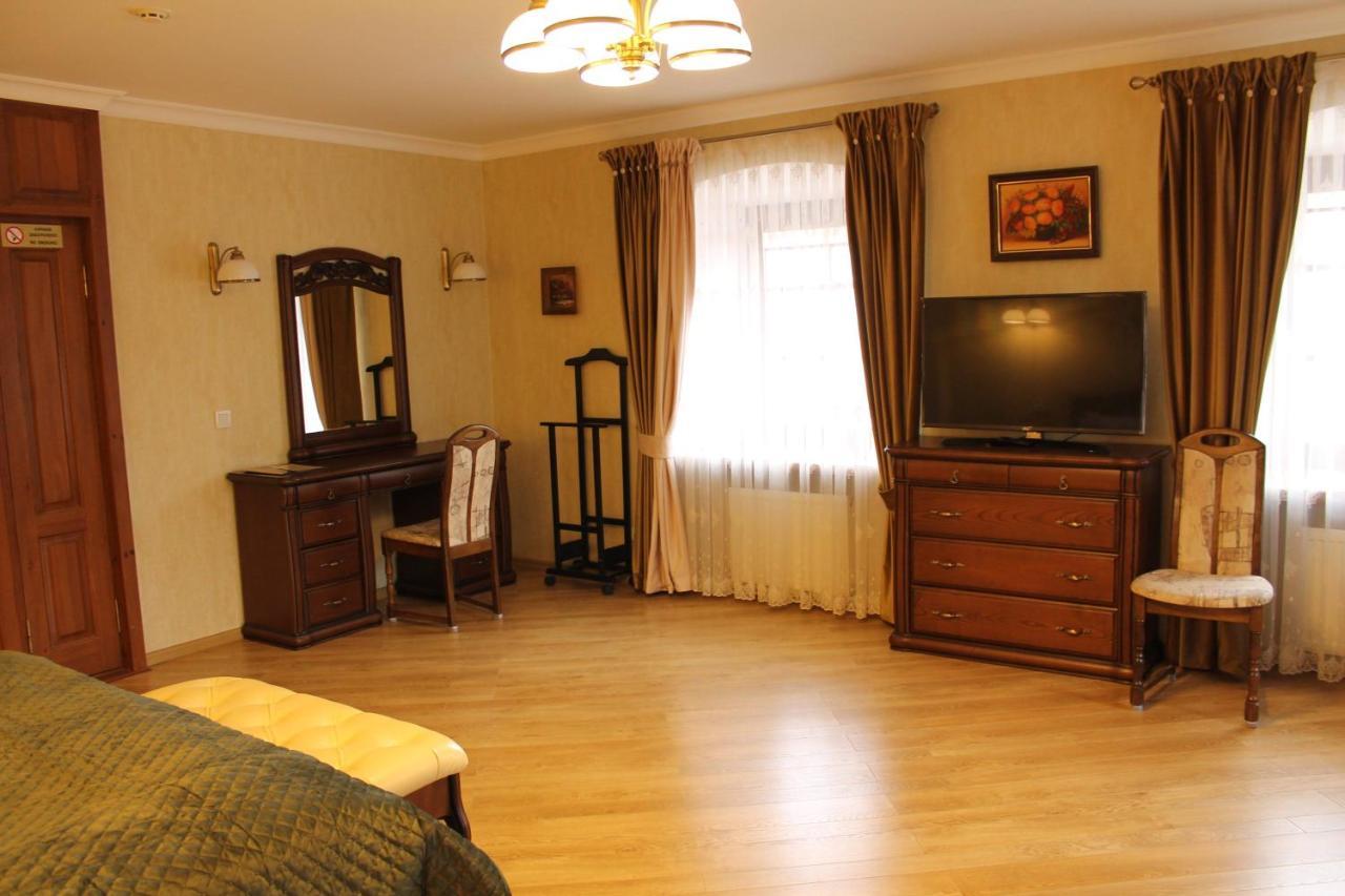 Spadok Hotel Kamianets-Podilskyi Ngoại thất bức ảnh