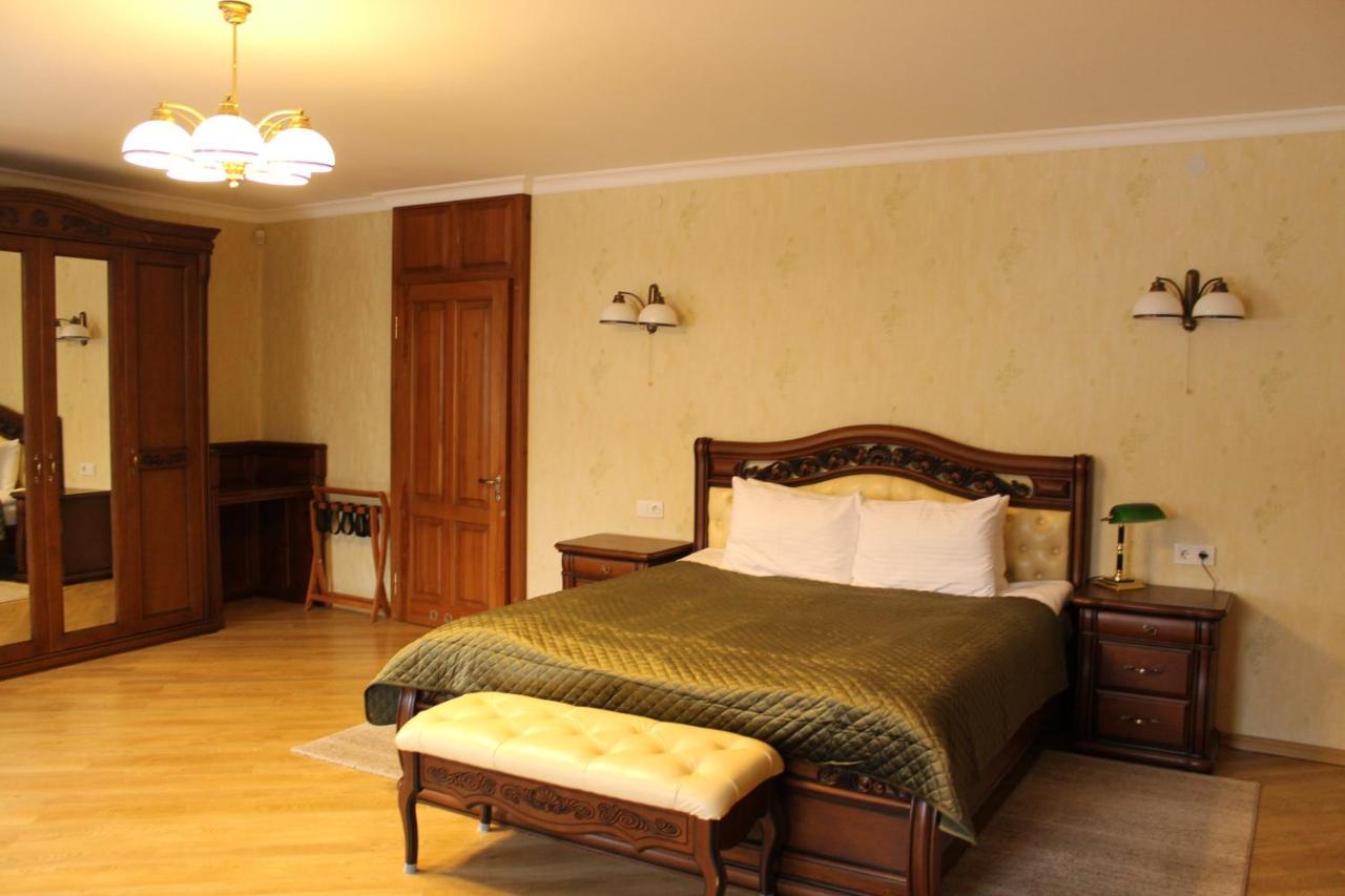 Spadok Hotel Kamianets-Podilskyi Ngoại thất bức ảnh