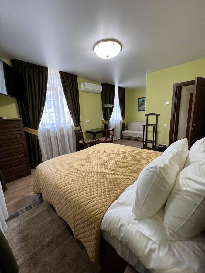 Spadok Hotel Kamianets-Podilskyi Ngoại thất bức ảnh