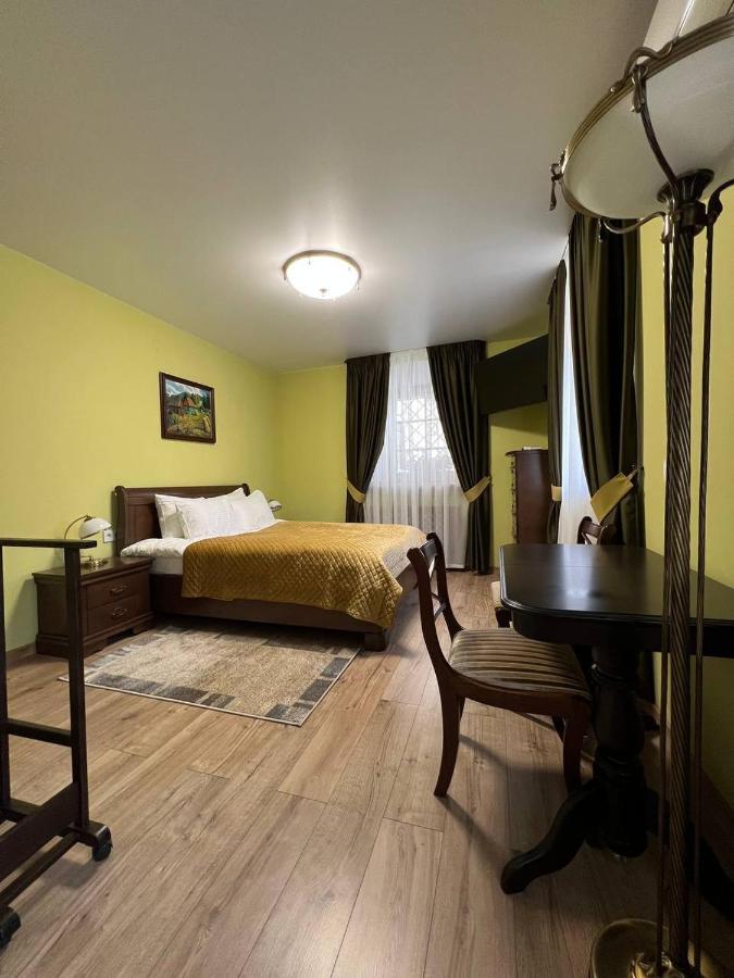 Spadok Hotel Kamianets-Podilskyi Ngoại thất bức ảnh