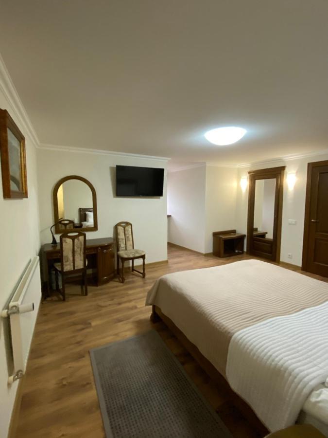 Spadok Hotel Kamianets-Podilskyi Ngoại thất bức ảnh